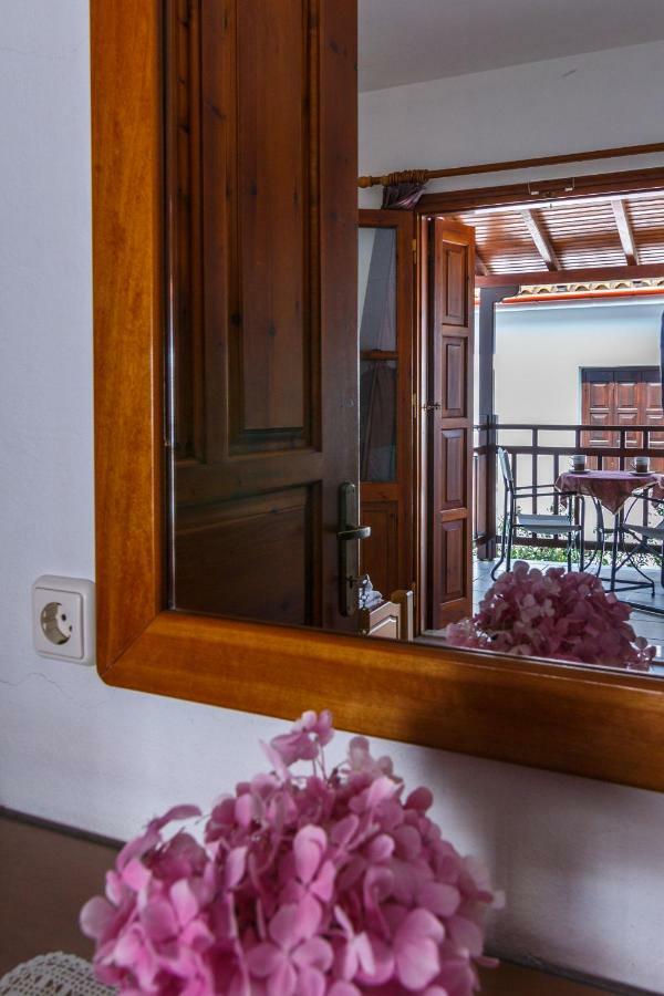 Charoula Apartment *